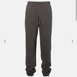 Elwood core sweat pants in vintage black